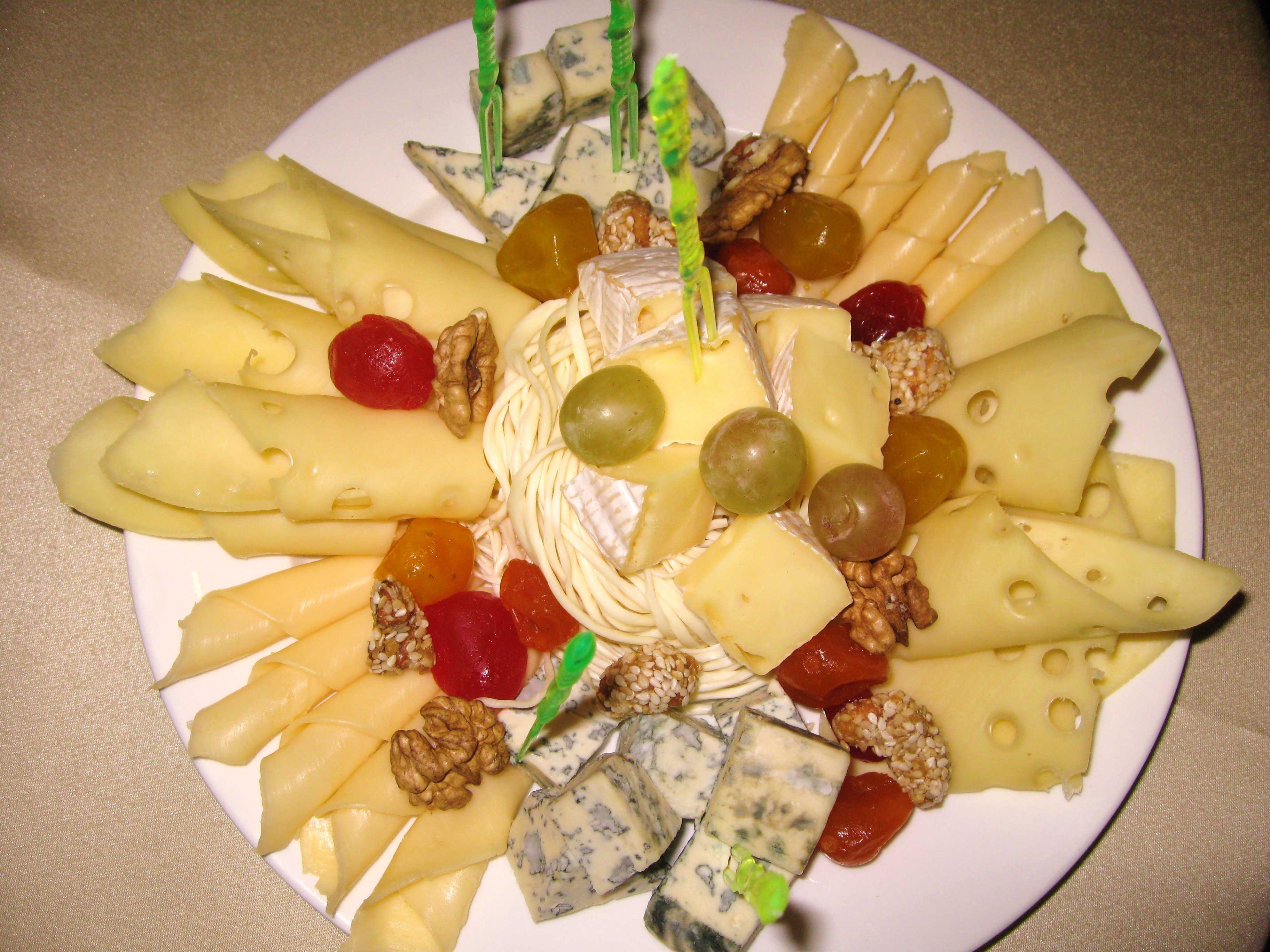 Сырная тарелка на праздничном столе - 7 правил идеально составить