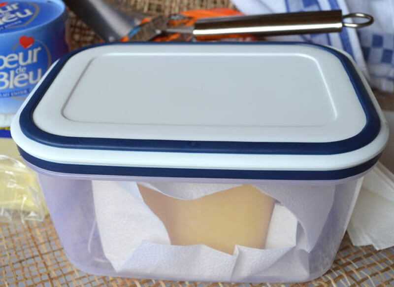 Как сохранить сыр в холодильнике свежим долго: можно ли хранить в морозилке, сколько храниться пармезан, сроки хранения | domovoda.club