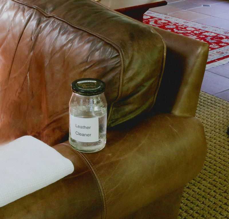 Чем почистить кожаный диван в домашних условиях