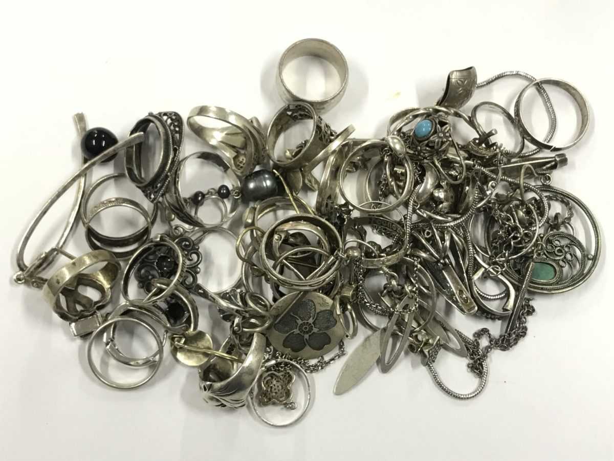 Позолоченное серебро стирается или нет: сколько держится позолота на серебре и от чего это зависит