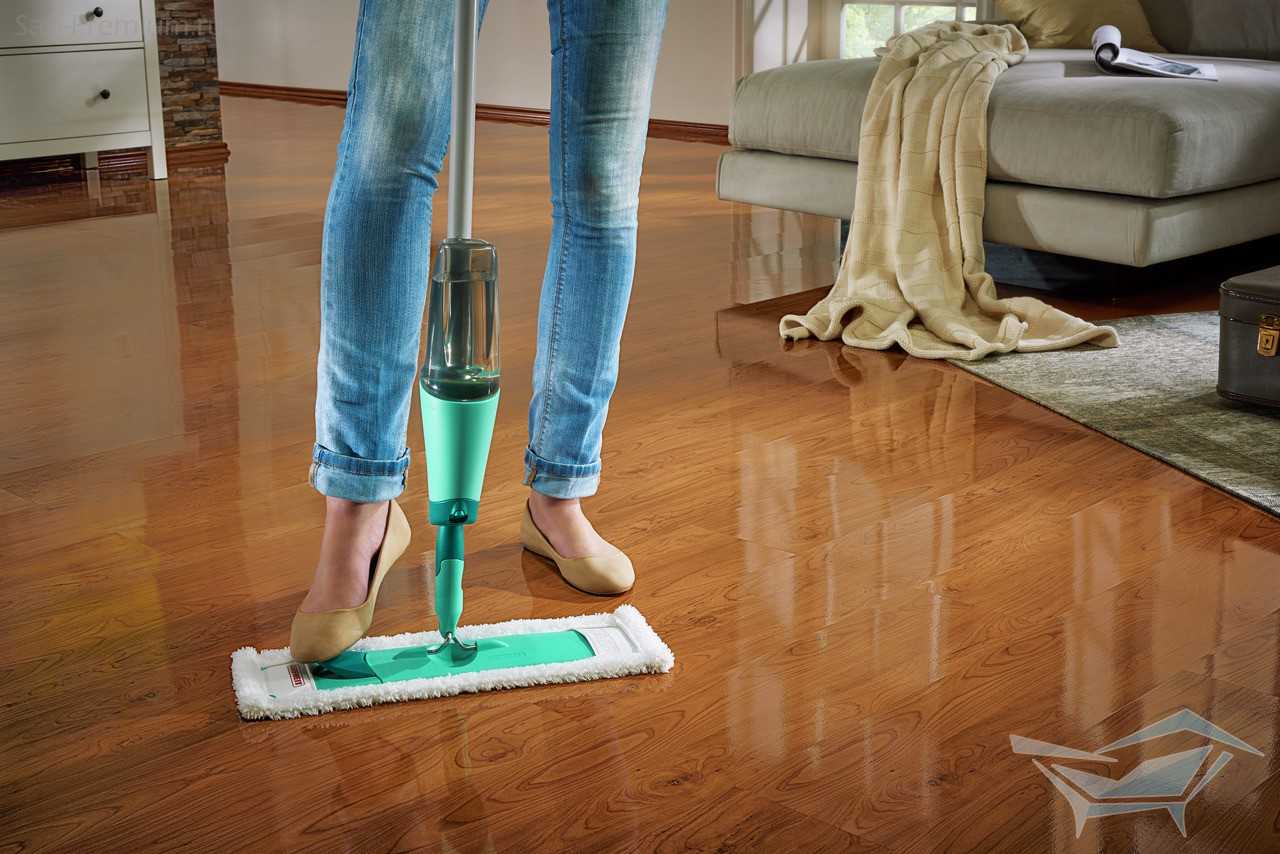 Когда остаются белые пятна на полу после уборки, стоит узнать как правильно мыть ламинат без разводов в домашних условиях Какие химические средства могут помочь, и можно ли обойтись вообще без химии