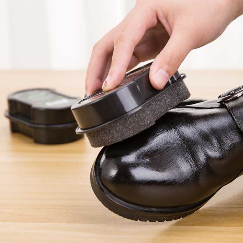 Уход за лакированной обувью – дело деликатное Если вы любите выглядеть стильно и модно – пара лакированных туфель должна присутствовать в вашем гардеробе обязательно