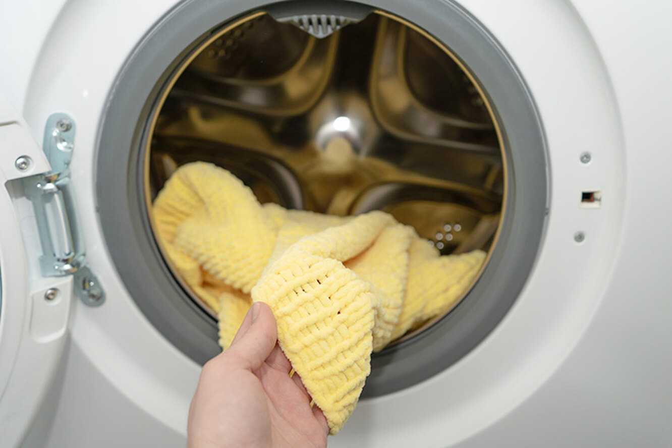 Как стирать свитер в стиральной машине и вручную