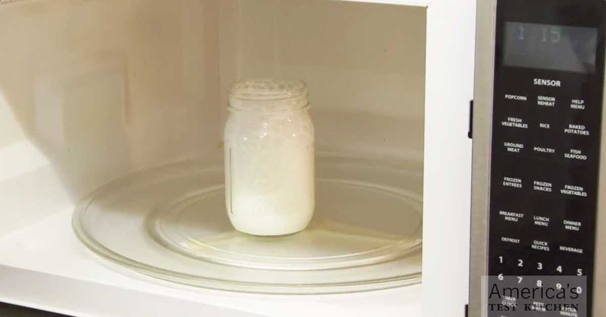 Можно ли кипятить молоко в микроволновке, и как это правильно делать, чтобы сохранить непревзойденный вкус напитка Рекомендации хозяйке