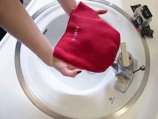 Как правильно стирать шерстяные вещи в стиральной машине и вручную?
