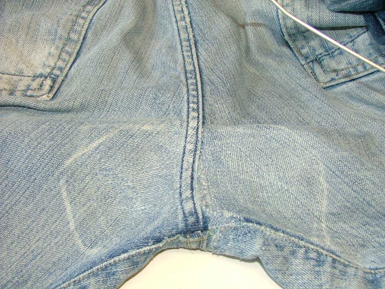 Как заштопать джинсы между ног на машинке и вручную аккуратно и незаметно. обработка низа джинсов брючной лентой