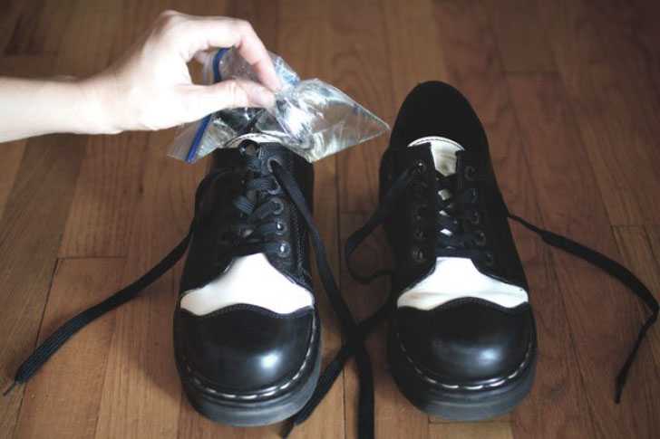 Сколько стоит растянуть обувь в мастерской и можно ли это сделать в домашних условиях? обзор +видео