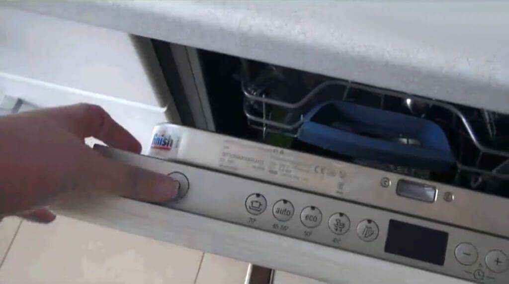 Как правильно пользоваться посудомоечной машиной: первый запуск и включение