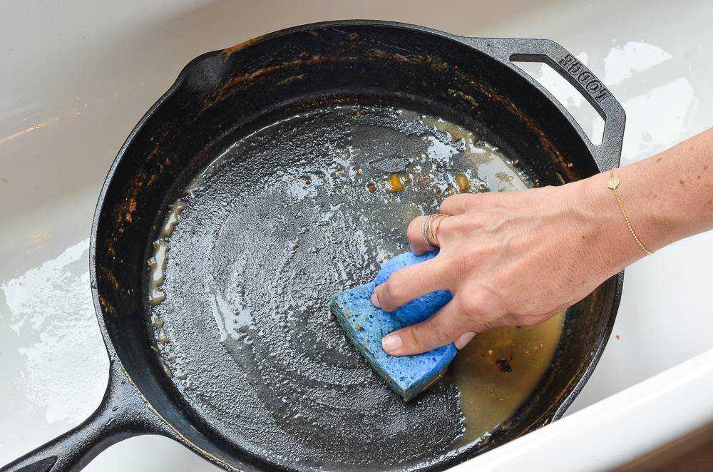 Как отмыть сковороду от нагара и жира в домашних условиях: способы