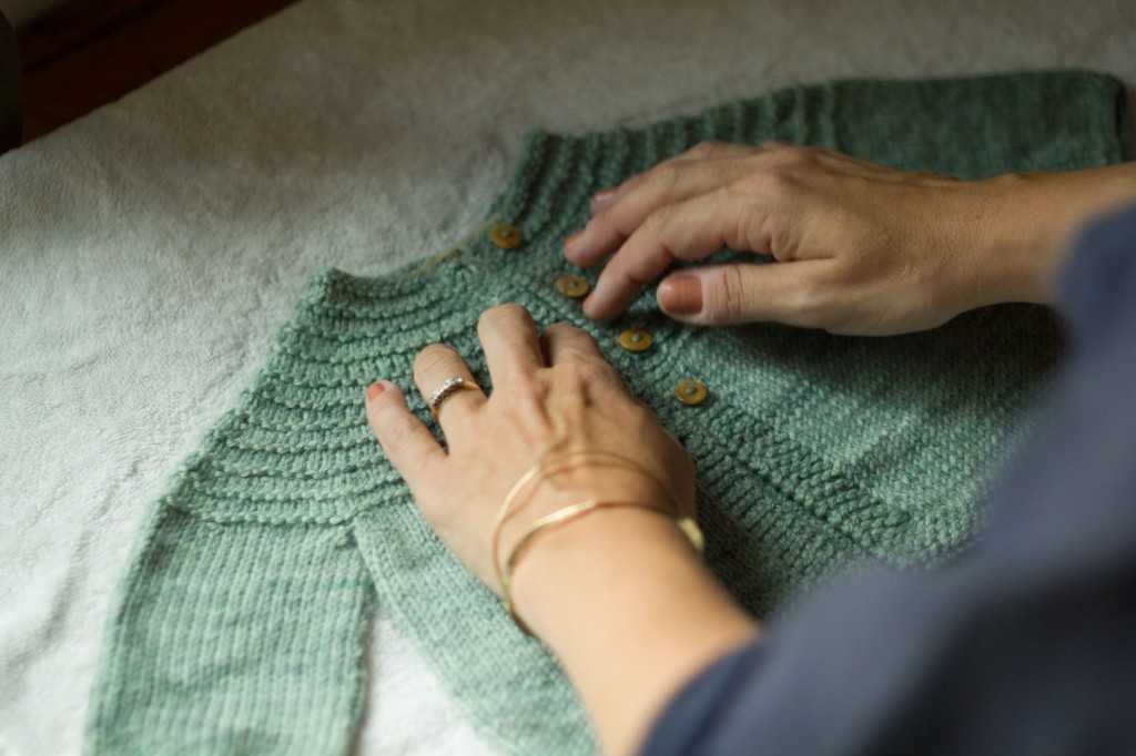 Как растянуть свитер и севшую шерстяную вещь после стрики, как растянуть кофту, которая села