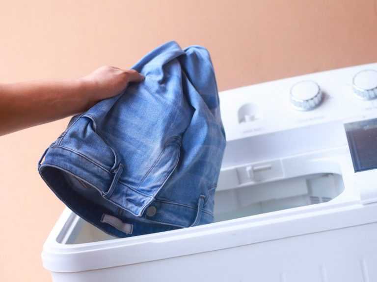 Как стирать джинсы в стиральной машине-автомат и в ручную (правильно)