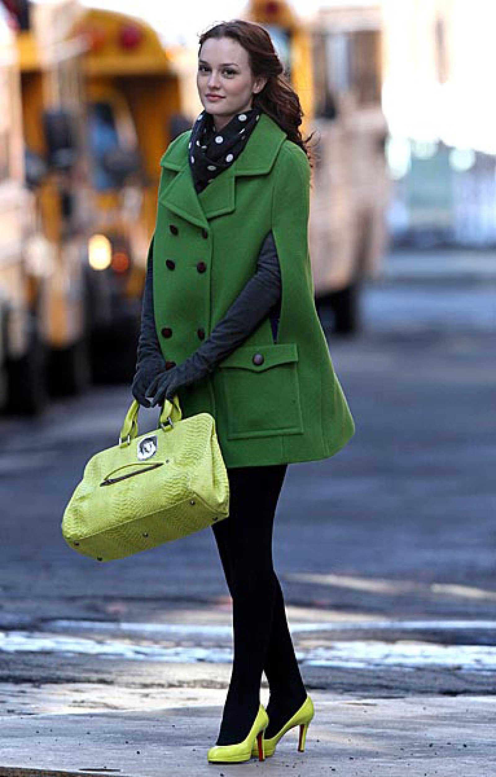 С чем носить зеленое пальто и какой шарф подойдет к пальто (фото)