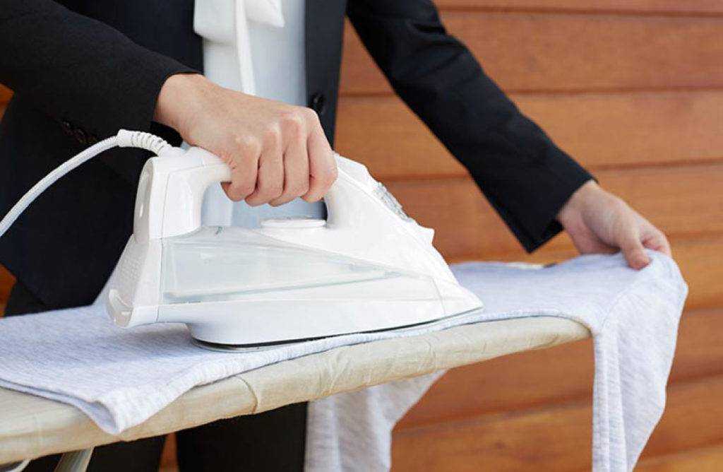 Как погладить пальто шерстяное: советы домохозяек