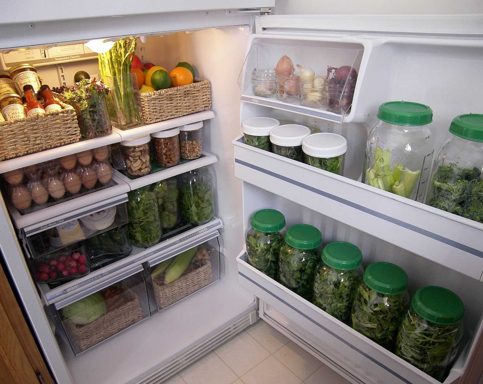 Где и как правильно хранить сухофрукты в домашних условиях, можно ли хранить в холодильнике