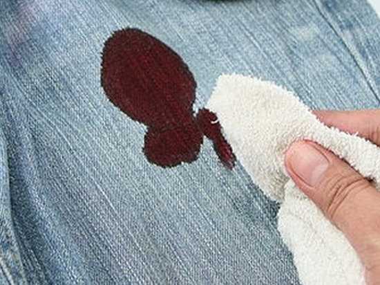 5 способов как отстирать кровь с джинсов