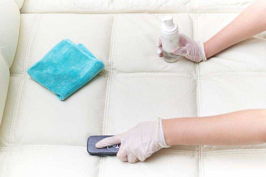 Как отмыть кровь с дивана из ткани, искусственной и натуральной кожи в домашних условиях