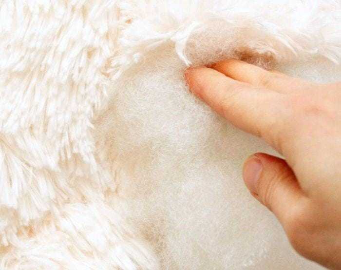 Как почистить норковую шубу в домашних условиях: можно ли ее постирать, как и чем чистить белый, светлый и темный мех дома?