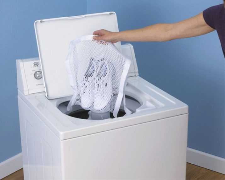 Можно ли стирать тапочки в стиральной машине и вручную, при какой температуре