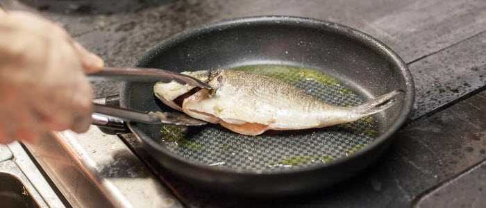 Как понять что испортилась рыба. что делать и как убрать запах рыбы с душком