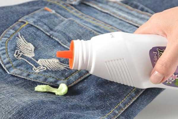 Как удалить жвачку с одежды: снять прилипшую жевательную резинку с ткани брюк, штанов, джинсов в домашних условиях и убрать размазанное пятно просто!