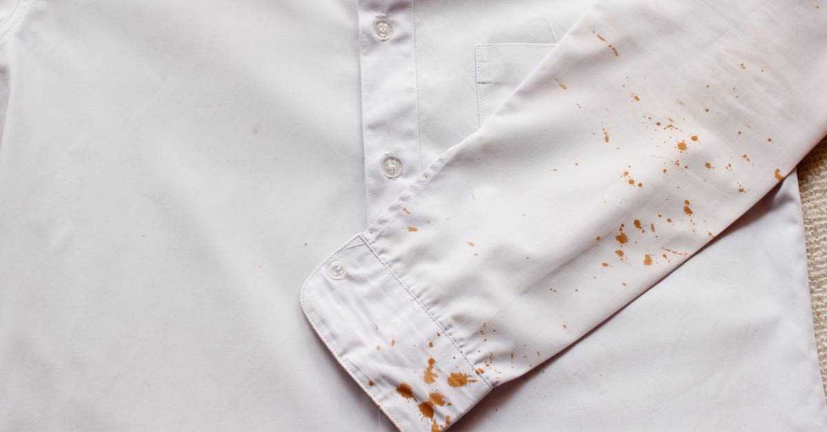 Как отстирать ржавчину с белой одежды в домашних условиях: чем можно удалить пятно и отмыть ткань светлого цвета, как выводить следы?