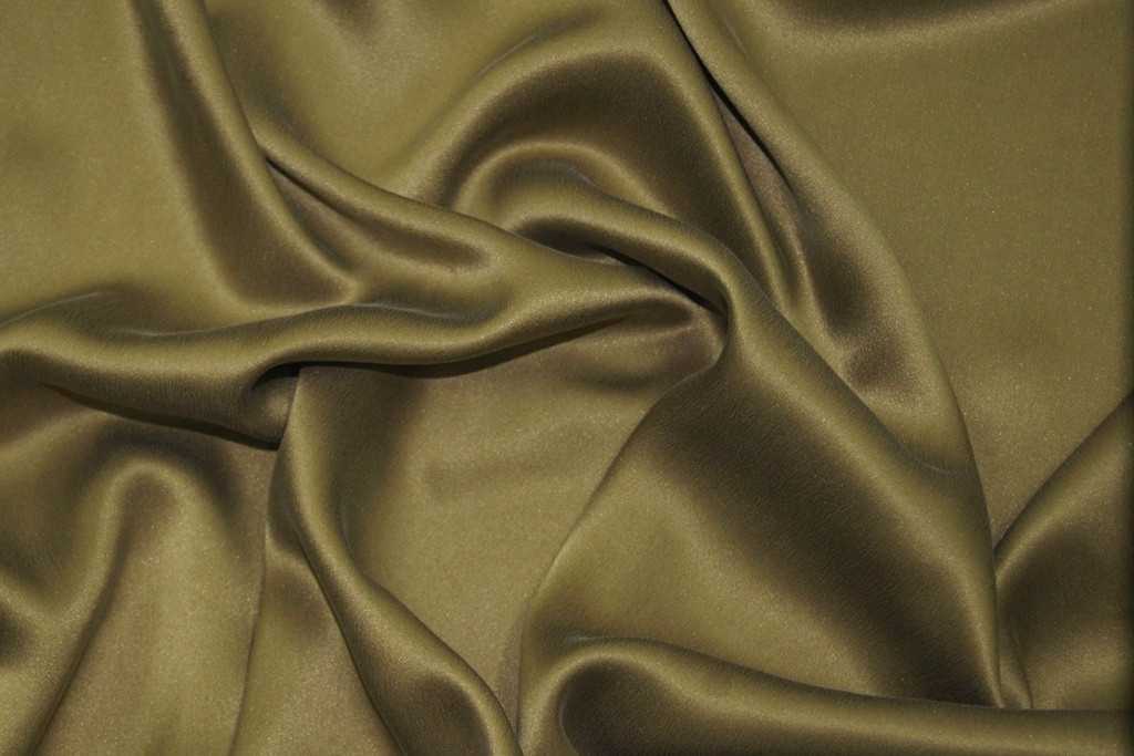 Декоративное покрытие шелк: состав материала, основные преимущества и недостатки, создание мокрого эффекта