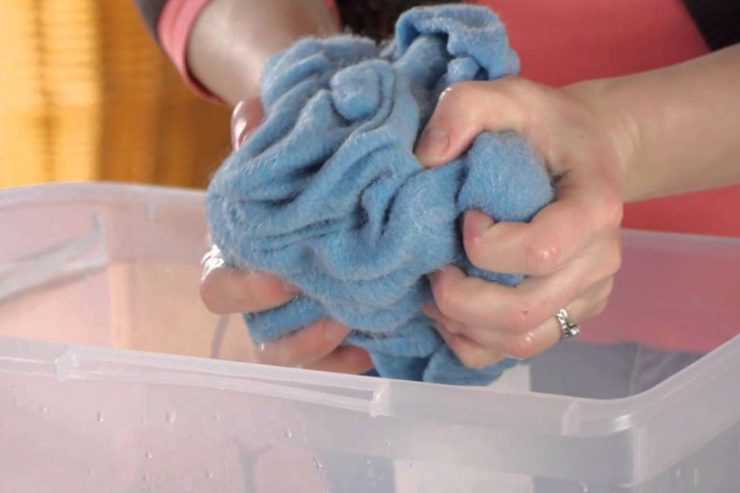 Как стирать шерстяные вещи правильно в стиральной машине и вручную