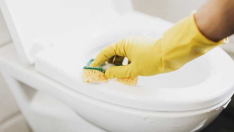 Как быстро почистить унитаз от известкового налета в домашних условиях