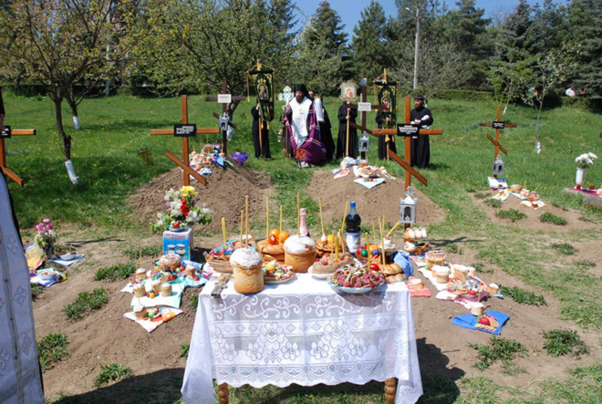 Что готовят на похороны и поминки на стол: меню по православию в россии