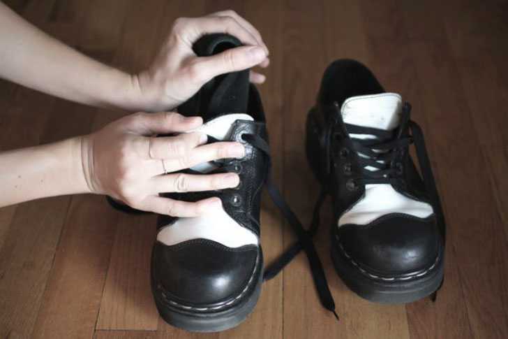 Скрипит обувь при ходьбе, что делать, скрипит подошва сапог, как избавиться от скрипа обуви при ходьбе