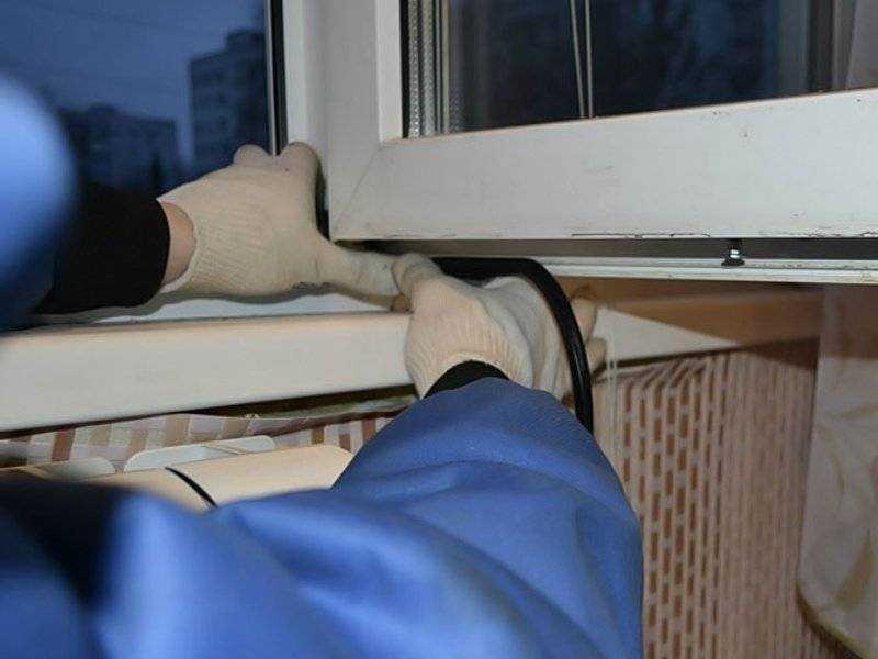 Как утеплить пластиковые окна: если продувает, на зиму, своими руками