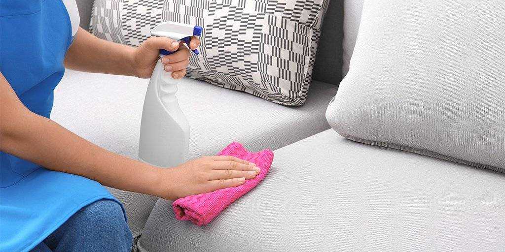 Вывести кровь с обивки дивана в домашних условиях задача не сложная Существуют различные методы очистки мягкой мебели Многочисленные моющие средства, облегчают процедуру обработки Главное, все сделать вовремя и правильно