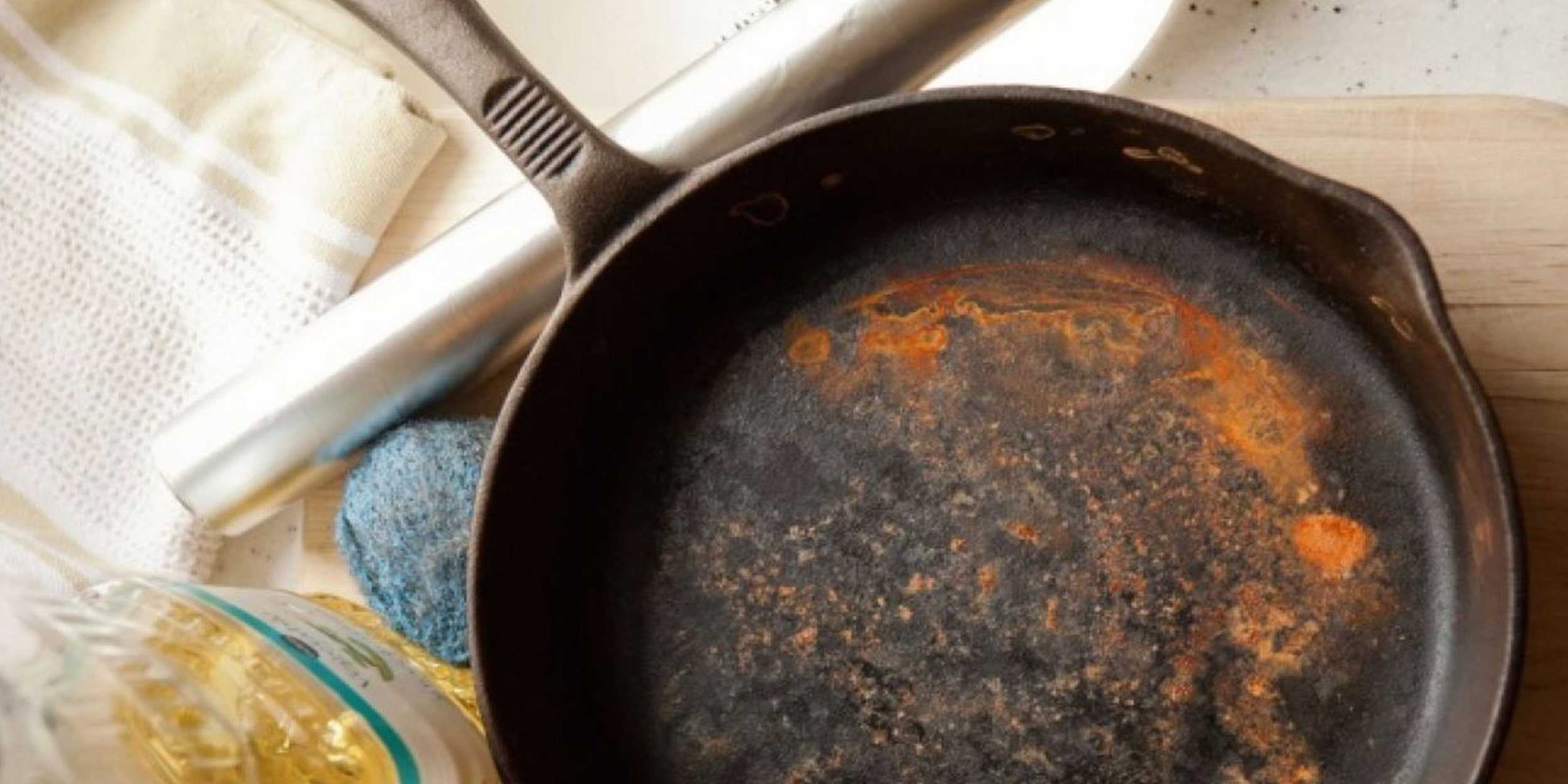 Чугунная сковорода: очистить от многолетнего нагара и ржавчины