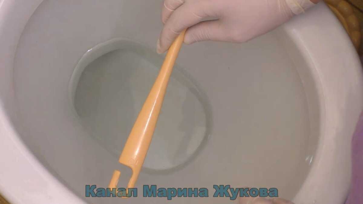 Рекомендации опытных хозяек, как убрать мочевой камень в унитазе в домашних условиях