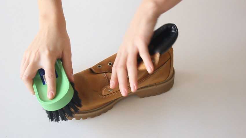 Как ухаживать за лакированной обувью: 3 способа сохранить внешний вид  | mirnadivane.ru