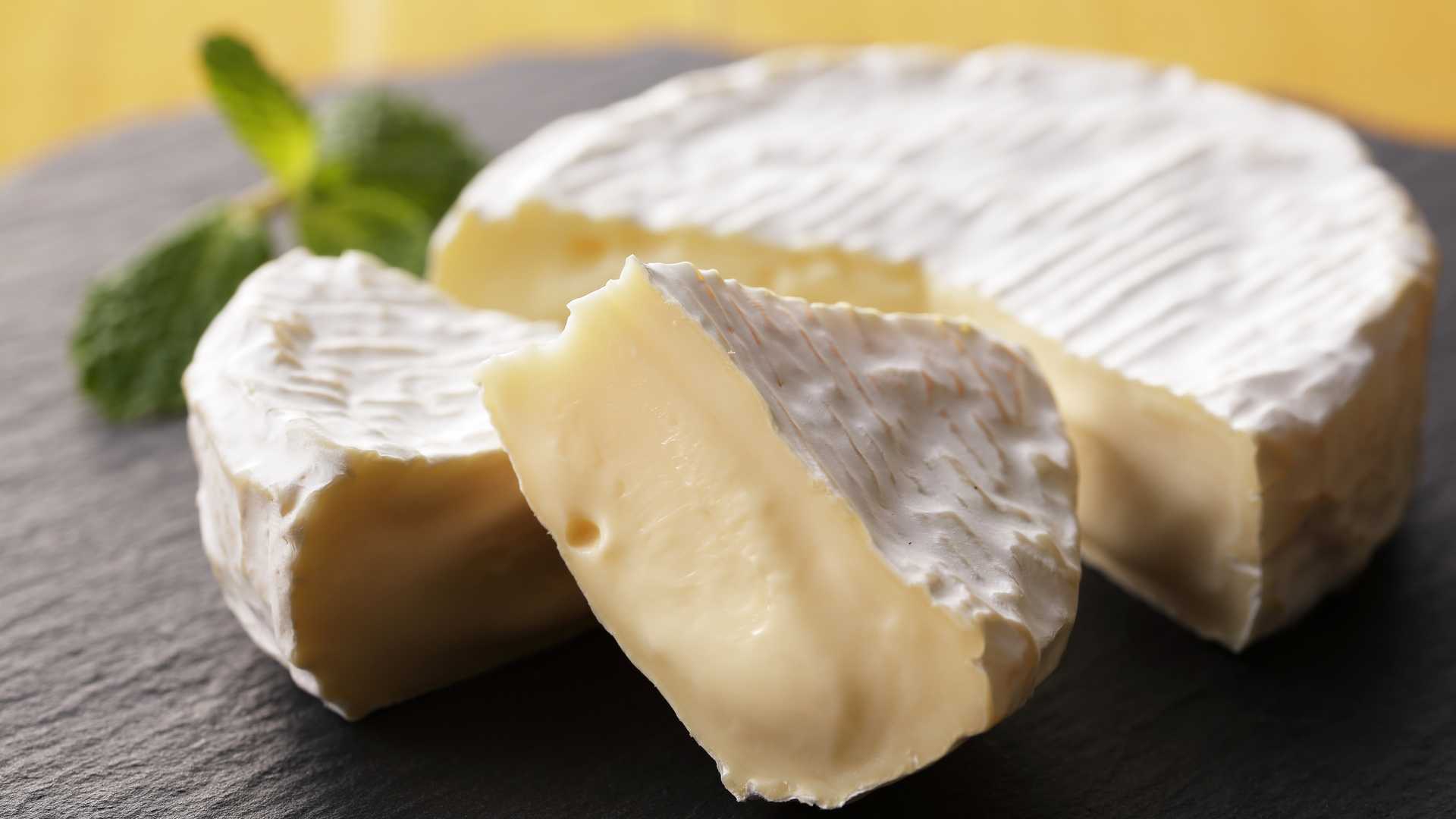 Сыр камамбер - как правильно есть и запах, чем отличается от бри и рецепты приготовления блюд с фото