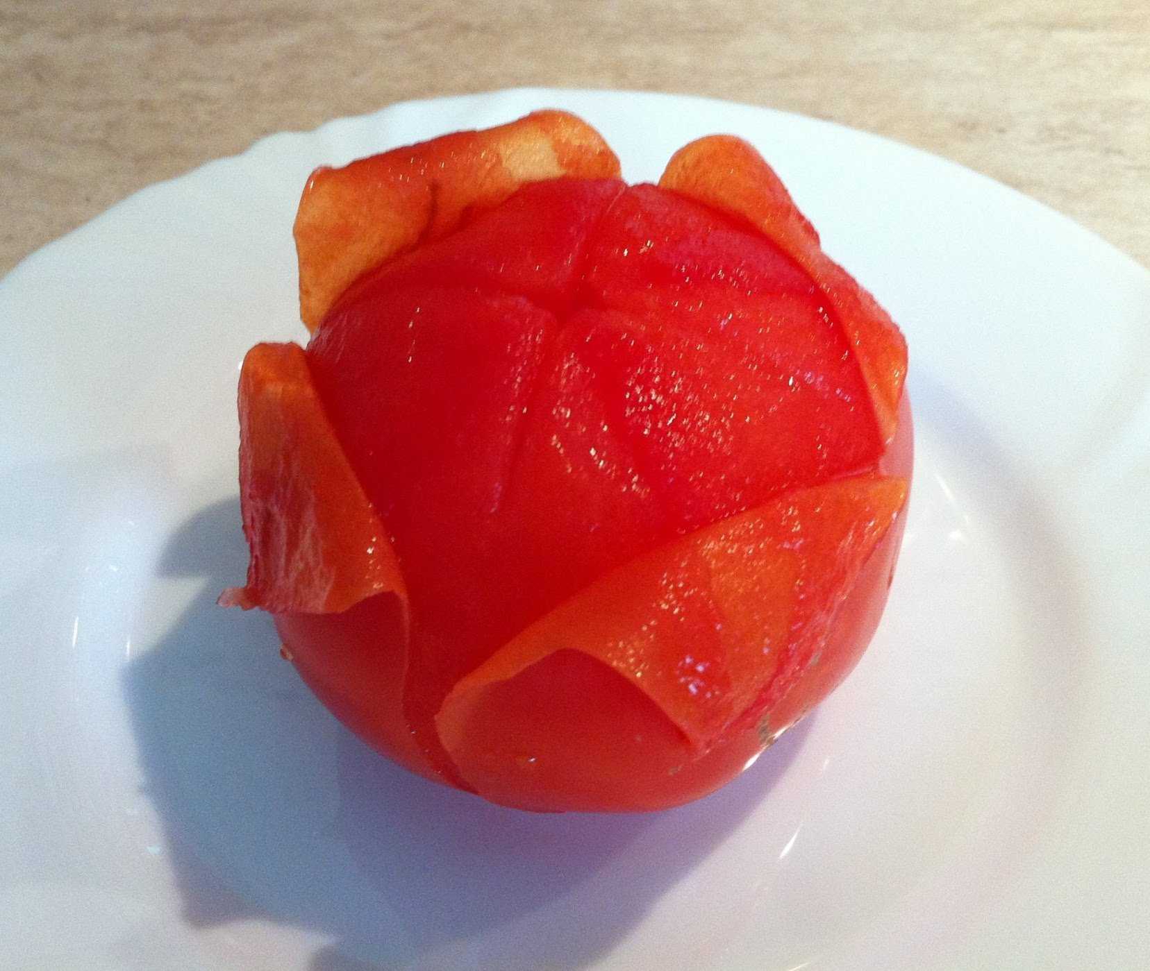 Лайфхак: как снять шкурку с помидора