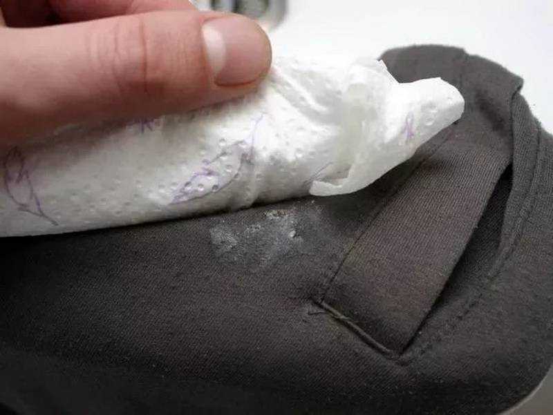 Топ-5 средств, чем отстирать штрих с одежды
