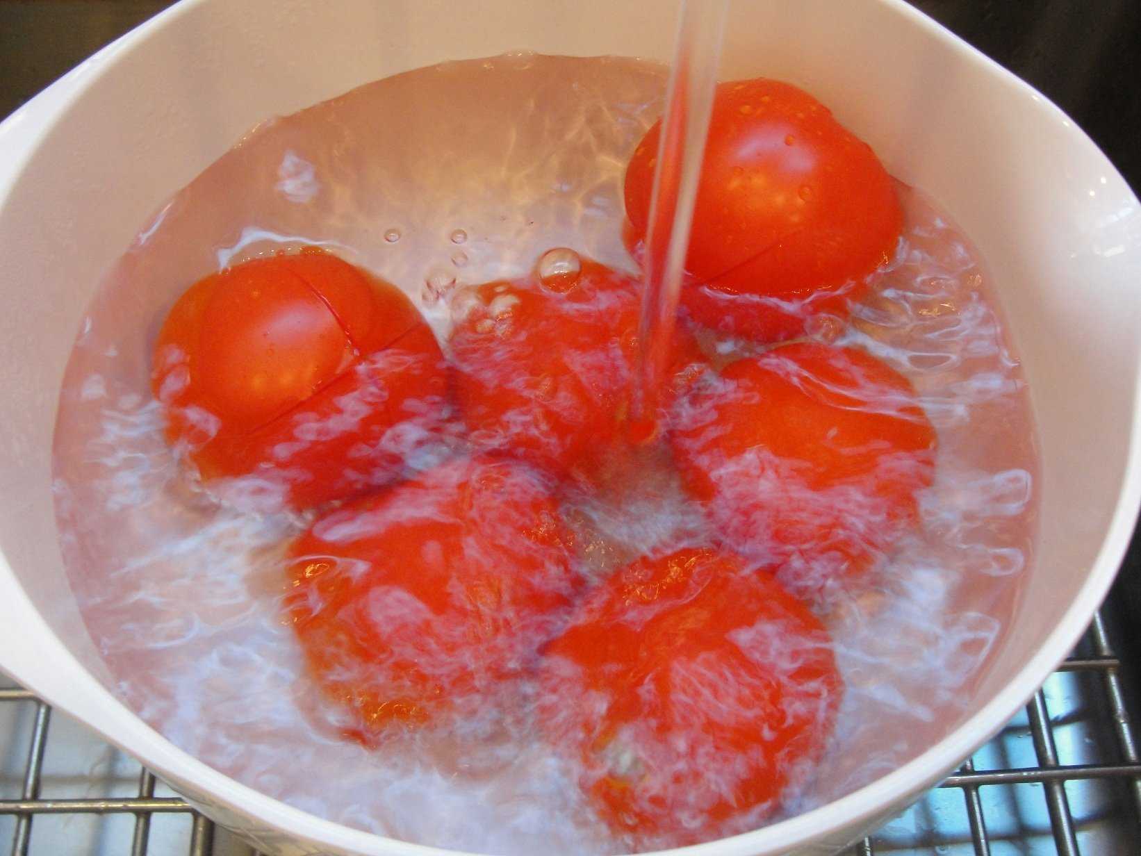 Как снять кожуру с помидора: очистить быстро от шкурки, бланшировка кипятком и в микроволновке, видео