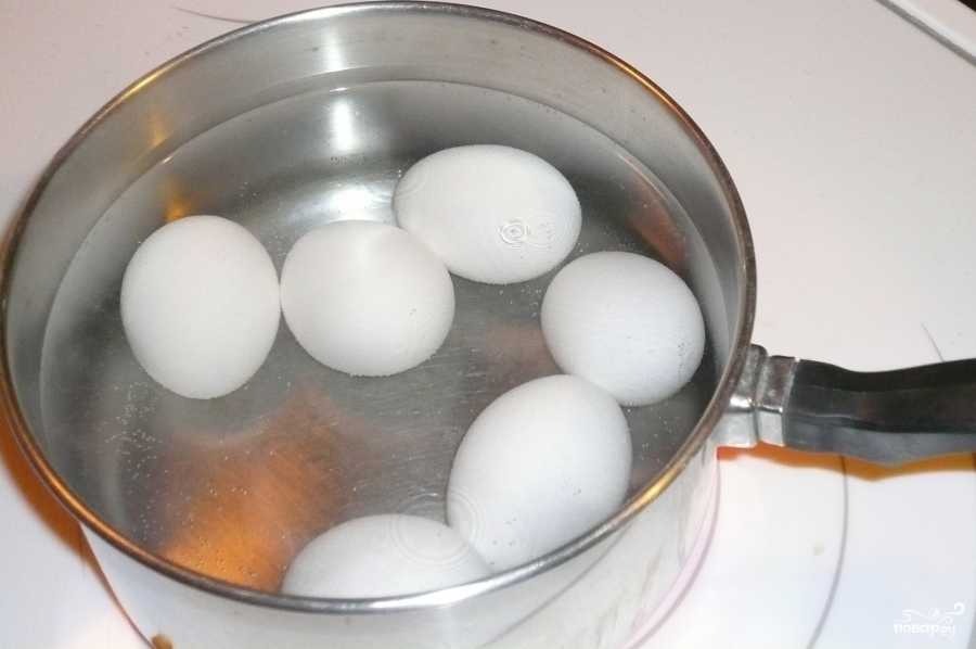 Сколько варить яйца всмятку в кастрюле после закипания воды?