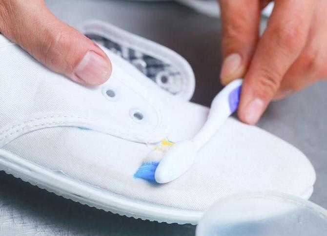 Как отмыть и отбелить белые кроссовки – 15 эффективных средств