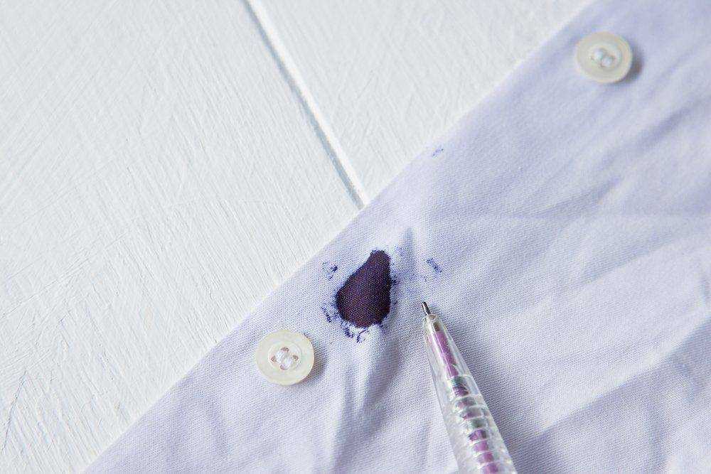 Пятно от чернил: чем и как вывести следы от ручки с белой и цветной ткани