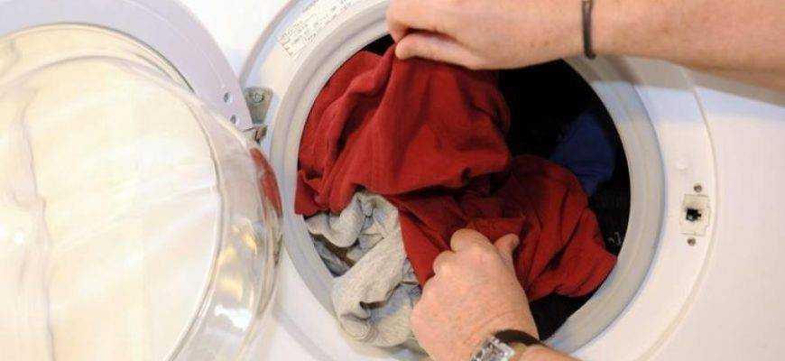 Причины почему стиральная машина пачкает белье серыми пятнами, как их устранить