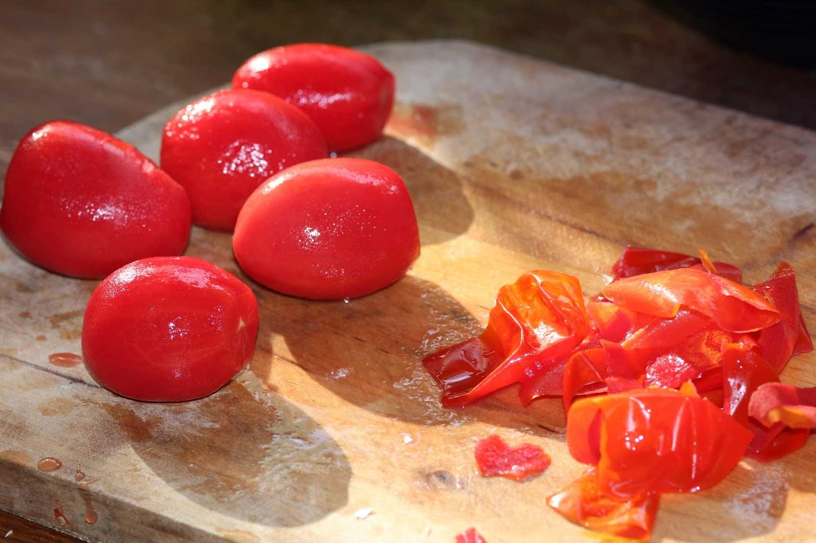 Как быстро очистить помидоры от кожицы: с помощью кипятка, микроволновки, а также другими эффективными способами удаления кожуры, видео