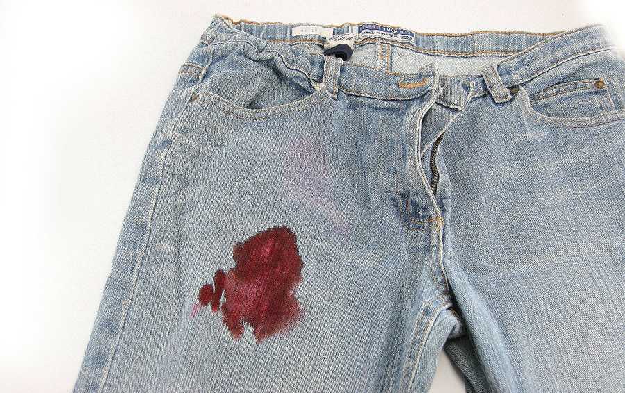 Как отстирать кровь с джинс: способы отмыть свежие и старые пятна