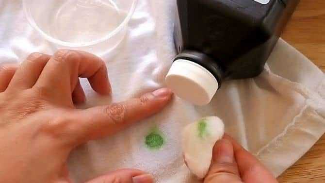 Как отстирать лак для ногтей с одежды: способы и средства