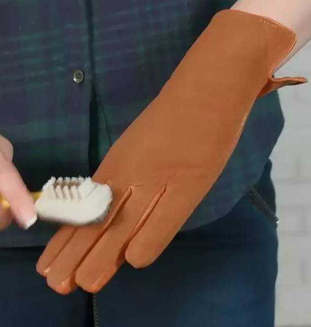 Как чистить кожаные перчатки в домашних условиях?
