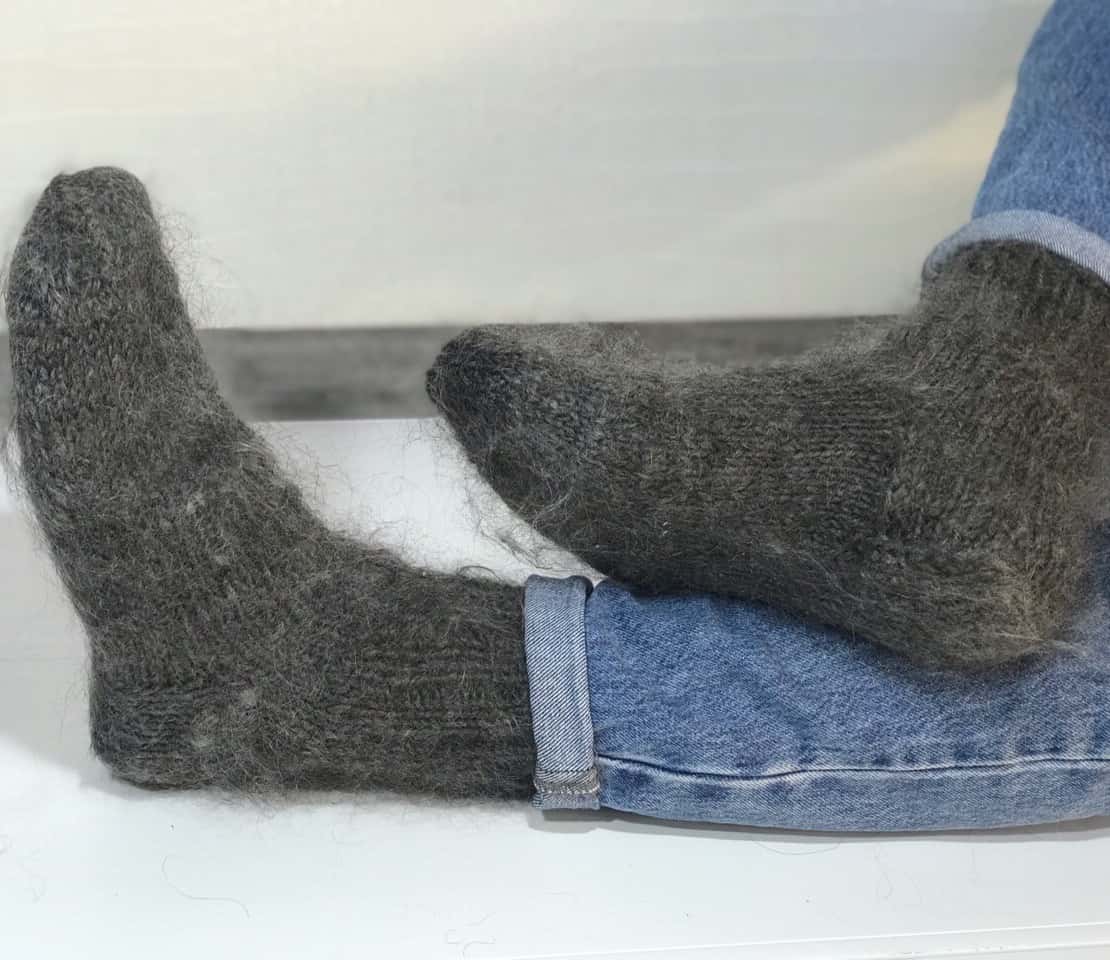 Как постирать носки в машинке и вручную: шерстяные, термоноски
