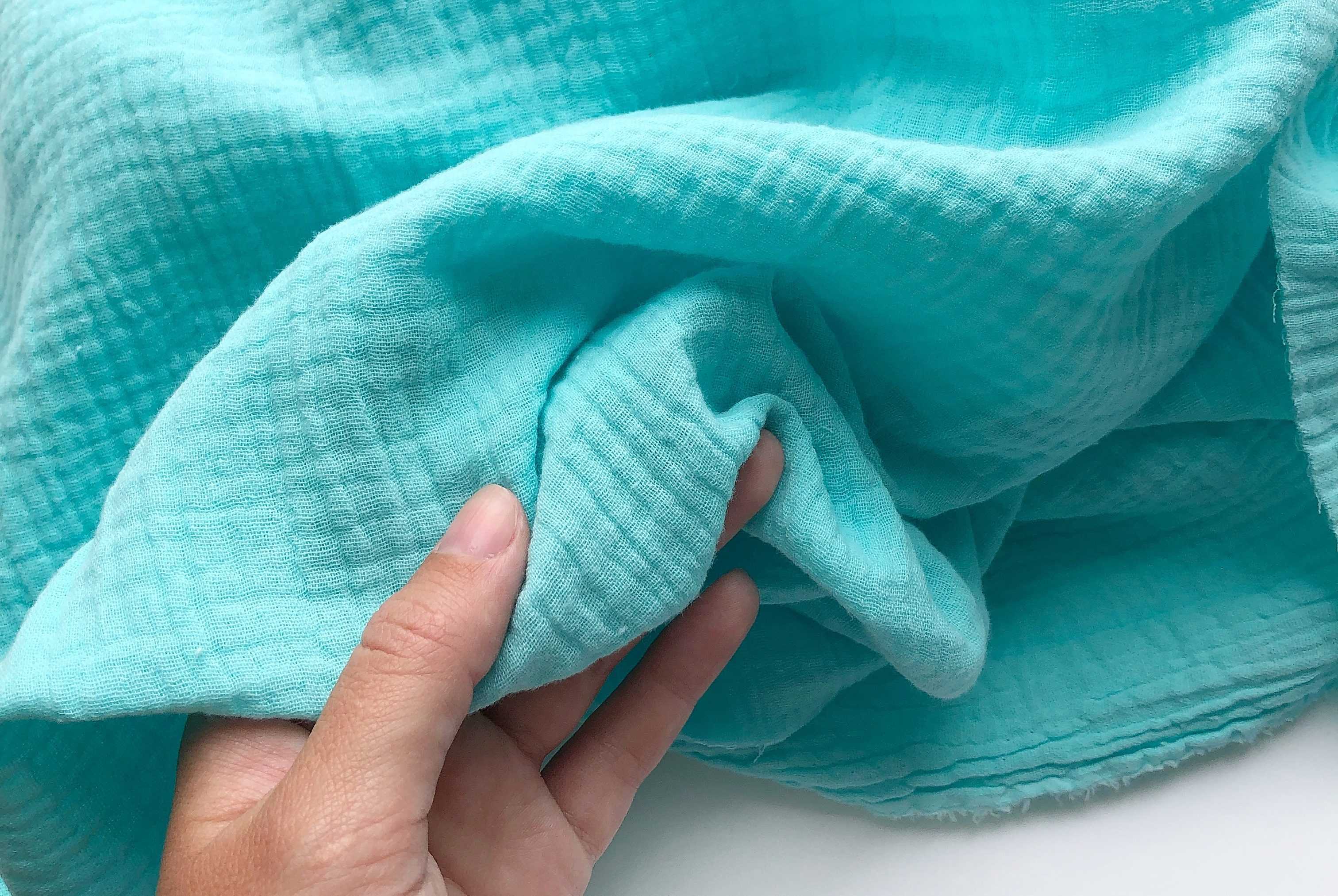 Муслиновая ткань может изготавливаться как из натуральных волокон, так и из искусственных Применение материала и советы по уходу за изделиями Причины популярности детской одежды из муслина