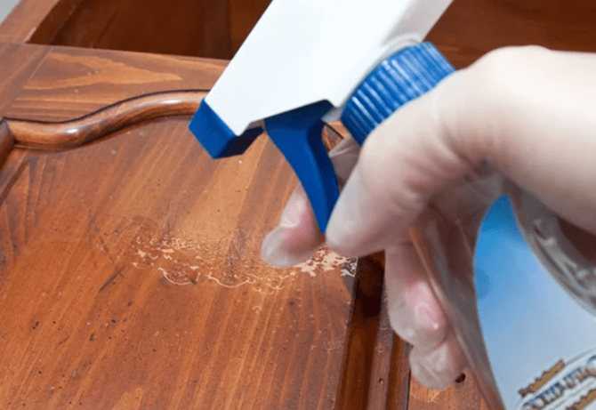 Чем убрать супер клей с деревянного стола